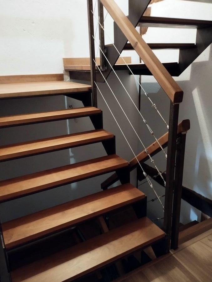 Escalera de madera y acero
